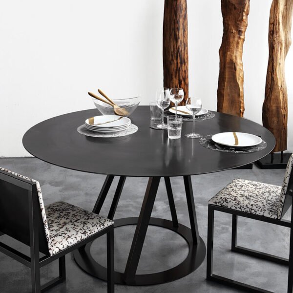 old times lamp φωτιστικό απο μασιφ ξύλο ελιάς σε setting τραπεζαρίας