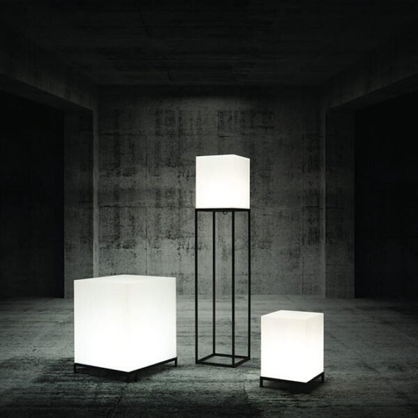 starcube lamp φωτιστικό σε τρία διαφορετικά ύψη, σε σκοτεινό φόντο