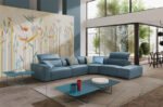beverly γωνιακός καναπές σε μπλέ δέρμα σε εκθεσιακό χώρο