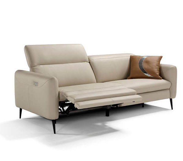 dusk διθέσιος καναπές σε δέρμα σε off white χρώμα με μηχανισμό ανάκλισης