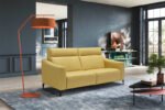 piper καναπές διθέσιος σε δέρμα σε χρώμα κίτρινο σε εκθεσιακό χώρο