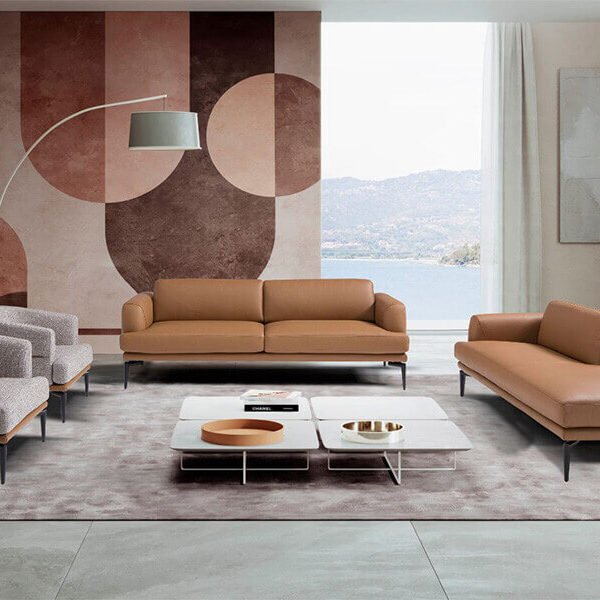 tiago καναπές διθέσιος σε διαφορετικές παραλλαγές σε εκθεσιακό χώρο